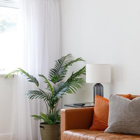 Beachside Retreat 2-Bedroom Gem With Free Private Parking & Outdoor Space Brighton Luaran gambar