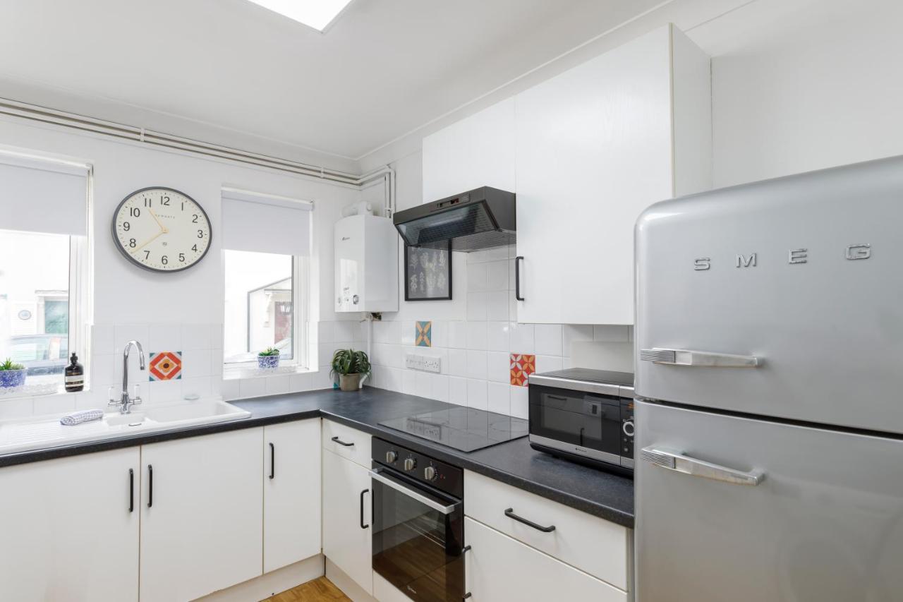 Beachside Retreat 2-Bedroom Gem With Free Private Parking & Outdoor Space Brighton Luaran gambar